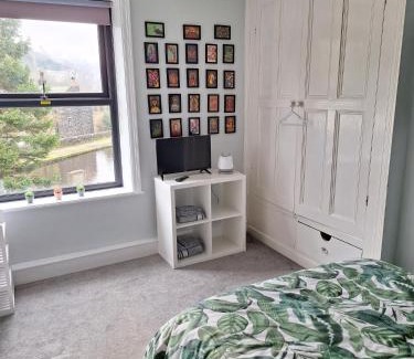 Walsden Bed & Breakfast | Todmorden Bed & Breakfast - The Toothless Mog