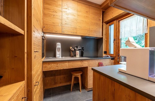 Cortina d'Ampezzo Apartment | Tofane View Apartment with Terrace R&R