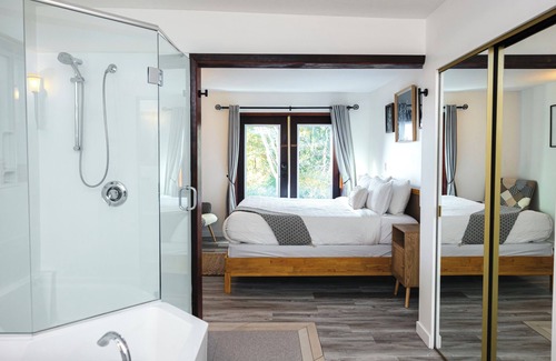Tofino Hotel | Tofino Oceanfront Hotel Suite 3