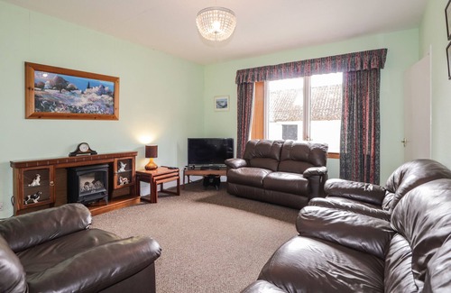 Spittal Cottage | TOFTINGALL FARM COTTAGE, pet friendly, with a garden in Watten