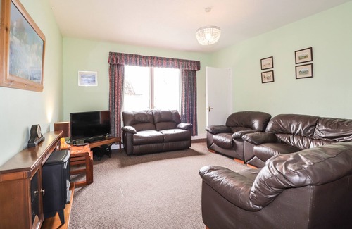 Spittal Cottage | TOFTINGALL FARM COTTAGE, pet friendly, with a garden in Watten