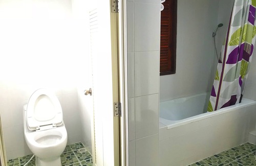 Nakhon Luang Hotel | Toh Buk Seng Riverside
