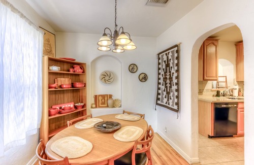 Blenman-Elm House | Tohono O'odham House: historic adobe close to UAZ with fire pit and more!