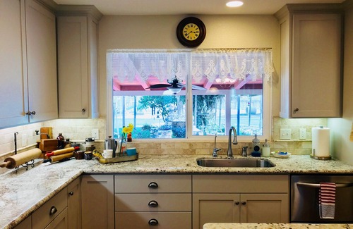 Victor House | Tokay Heritage House - Quiet Country Home in Lodi, CA