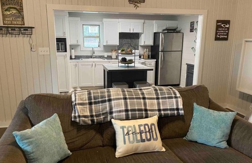 Turtle Beach Cabin | Toledo Bend Cabin-Mid-Lake-5 Miles from Town-Entire Cabin in Many, La
