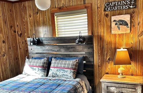 Joaquin House | Toledo Bend Fish Retreat - Two Camps!