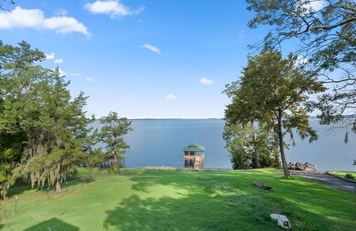 Negreet Cabin | Toledo Bend Log Cabin - brand new, Lakefront - watch sunsets across 3 miles
