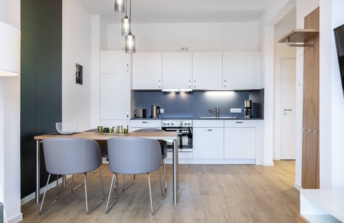 Wismar Apartment | Tolles Apartment in Hafenlage mit Balkon und Blick auf das Maritime Hafenleben