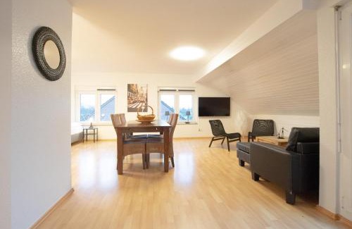 Buderich Apartment | Tolstov Apartments - 1 , 3 and 4 Room Apartments - 20 min Messe DUS & Airport DUS