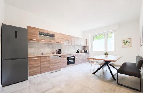 Derendorf Apartment | Tolstov Apartments - 3 Room Apartments - Kitchen - Balcony - 5 min to Messe DUS