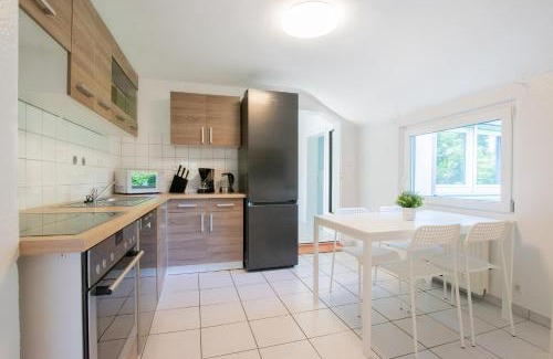 Buderich Apartment | Tolstov Apartments - 3 Room Apartments with Garden - 20 Min Messe DUS & Airport DUS