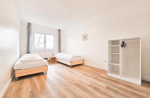 Heiligenhaus Apartment | Tolstov Apartments - Monteurwohnung - 2 Schlafzimmer - Wohnzimmer - Küche - Balkon - Waschmaschine - 25 Min zur Messe DUS