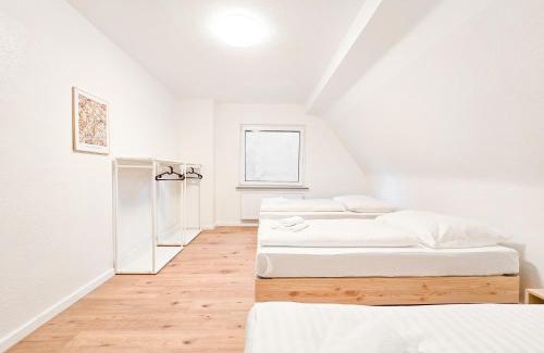 Marxloh Apartment | Tolstov Apartments - Monteurwohnung mit 3 Zimmern - Dachgeschoss - Parkplatz