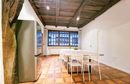 Hardterbroich-Pesch Apartment | Tolstov House - 6 Room House with Terrace and Parking - 30 Min Messe DUS