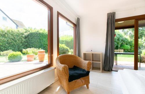 Buderich Apartment | Tolstov House - 6 Room Villa with Garden - 15 Min Messe DUS & Airport DUS