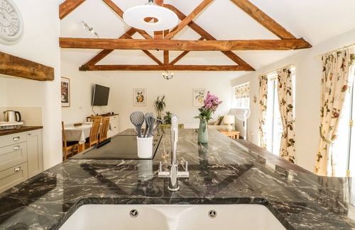 Yeovil Cottage | TOM'S BARN, pet friendly, with a garden in Yeovil, Somerset