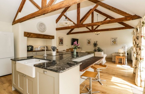 Yeovil Cottage | TOM'S BARN, pet friendly, with a garden in Yeovil, Somerset