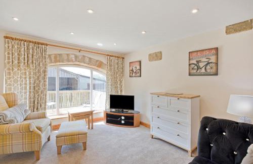 Knaresborough House | Tom's Cabin