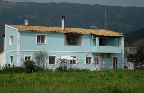 Doukades Apartment | Tom's House 1 between Paleokastritsa n Dassia n Ipsos!