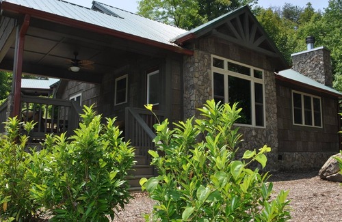 Bryson City Cabin | Tom's Trail Cabin -- Beautiful Interior, Hot Tub, Near Bryson City and Nantahala