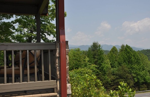 Bryson City Cabin | Tom's Trail Cabin -- Beautiful Interior, Hot Tub, Near Bryson City and Nantahala