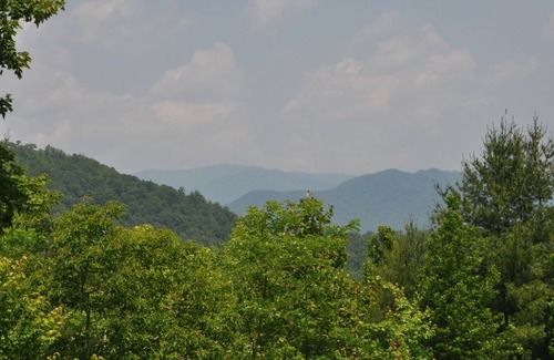 Bryson City Cabin | Tom's Trail Cabin -- Beautiful Interior, Hot Tub, Near Bryson City and Nantahala