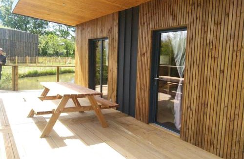 Bressuire Ski Chalet | tom Sawyer cabane flottante