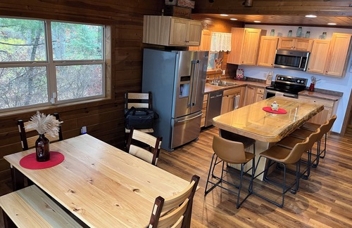 Tomahawk House | Tomahawk Cabin - Full stocked lake house