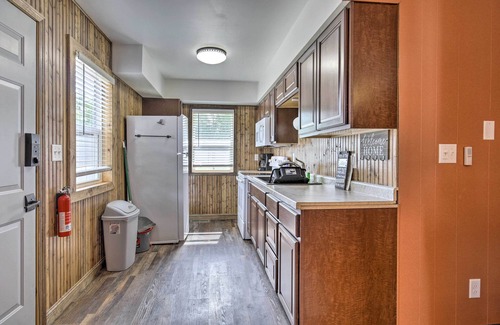 Tomahawk Cottage | Tomahawk Cottage w/Fire Pit & Lake Access!