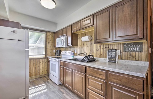 Tomahawk Cottage | Tomahawk Cottage w/Fire Pit & Lake Access!