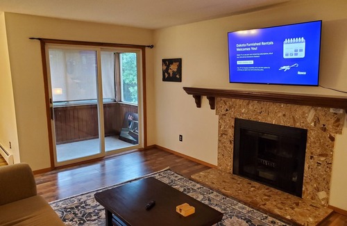 Sioux Falls Apartment | Tomar Park Apt with Porch and Fireplace KP101APT6