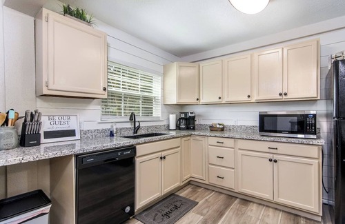 Tomball House | Tomball Bungalow Comfort