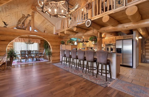 Highland Pines Cabin | Tombstone Hideaway*Mountain Cabin Retreat* Large Gatherings* Peaceful Getaway*