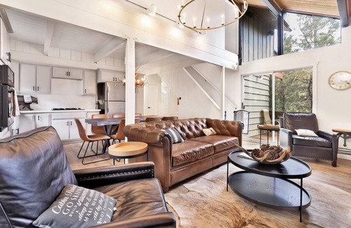 Upper Moonridge Cabin | Tomeny Cabin #2338