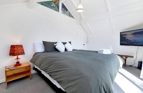 Upper Moonridge House | Tomeny Cabin- Relaxing Resort Chalet w/Foosball