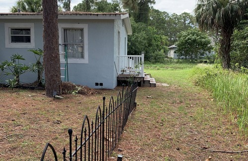 Port Malabar House | Tommy Bahama - Suite B, Private Entrance, BR/BA/LR/Sleeps 2