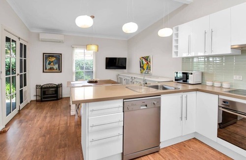 Wagga Wagga House | Tompson - Lush Garden, Pets Allowed