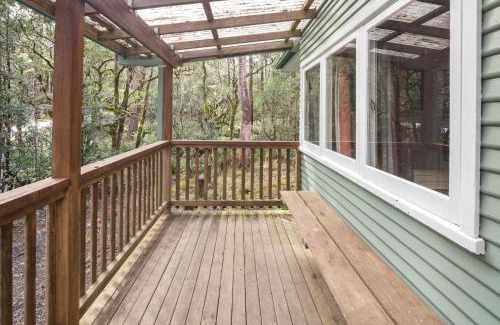 Comara House | Toms Cabin