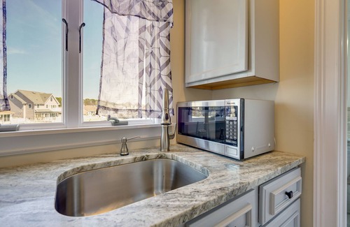 Point Pleasant - Toms River Apartment | Toms River Apartment w/On-Site Canal Access!