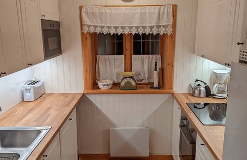 Solleron Cabin | 'Tomtebo' - Cosy lake view cabin in Gesunda, Mora