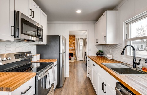 Tonawanda House | Tonawanda Home ~ 14 Mi to Niagara Falls State Park