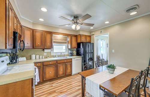 Tonawanda House | Tonawanda Home w/Gas Grill Near Niagara Falls!