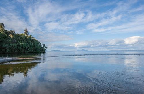 Kuratau House | Tongariro Adventures The Lodge