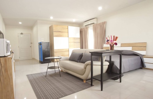 Chom Phon Hotel | Tongtip Place