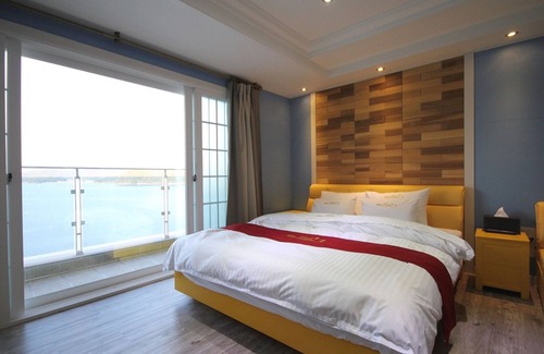 Tongyeong Hotel | Tongyeong Badapunggyeong