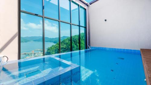Saryang-myeon House | Tongyeong Saryangdo Elphis36 Poolvilla