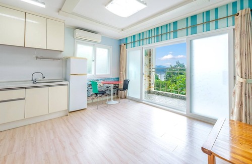 Sanyang-eup House | Tongyoung Blue House Spa Pension