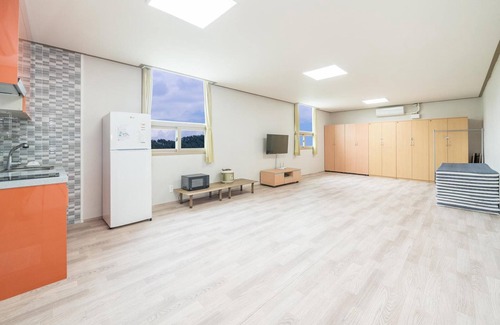Kwanil House | Tongyoung Sandeulhae Healling Pension