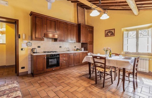 Colle di Compito Apartment | Tonino, apartment with pool, A/C, WiFi. Lucca