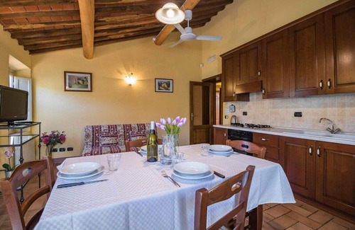 Colle di Compito Apartment | Tonino, apartment with pool, A/C, WiFi. Lucca